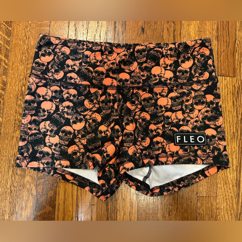 Fleo Shorts Haunted Skulls Womens Size Small 3.5" Inseam